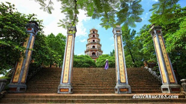  Chùa Thiên Mụ – Ngôi chùa cổ xưa đẹp nhất Đàng trong